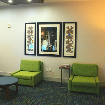 Holiday Inn Express Hotel & Suites Marina By Ihg Екстериор снимка