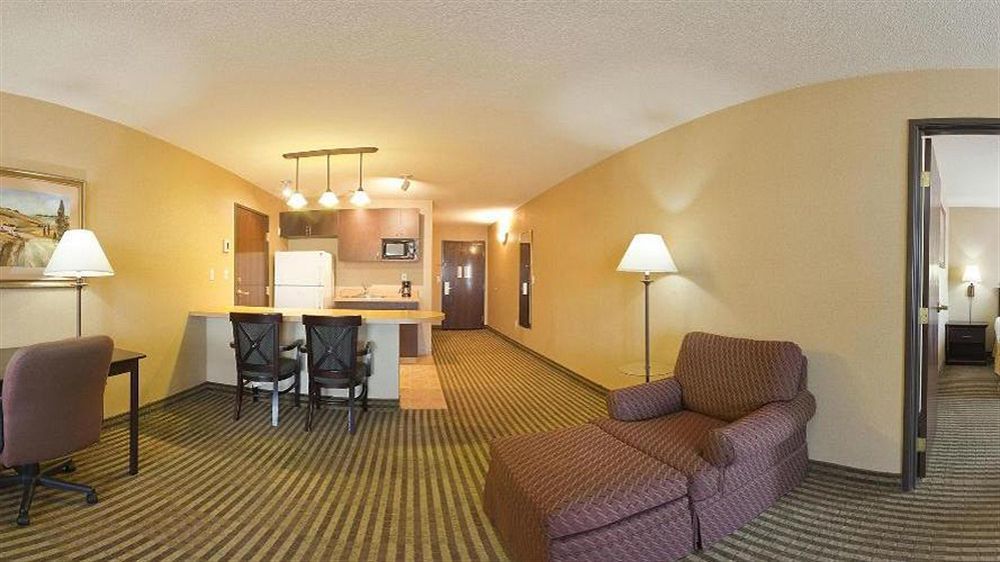 Holiday Inn Express Hotel & Suites Marina By Ihg Екстериор снимка